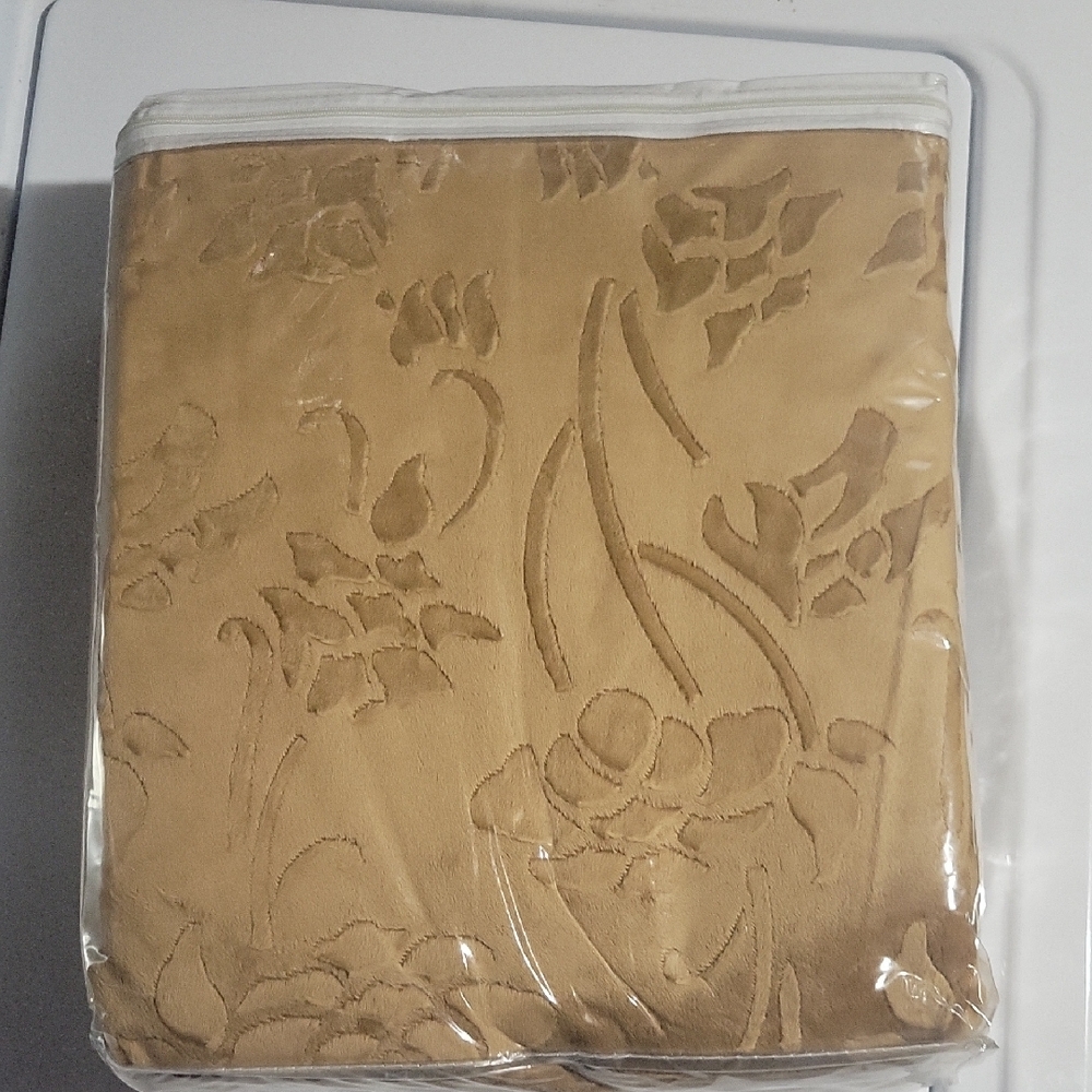 Embossed Microplush Throw - Picture 3 of 4